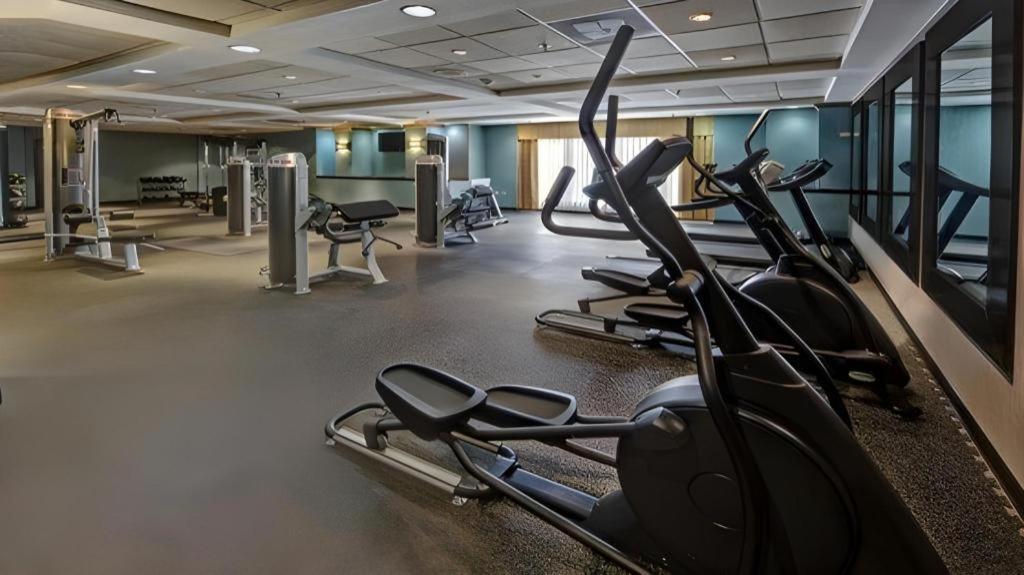 Clarion Hotel & Suites Conference Center Memphis Airport Buitenkant foto