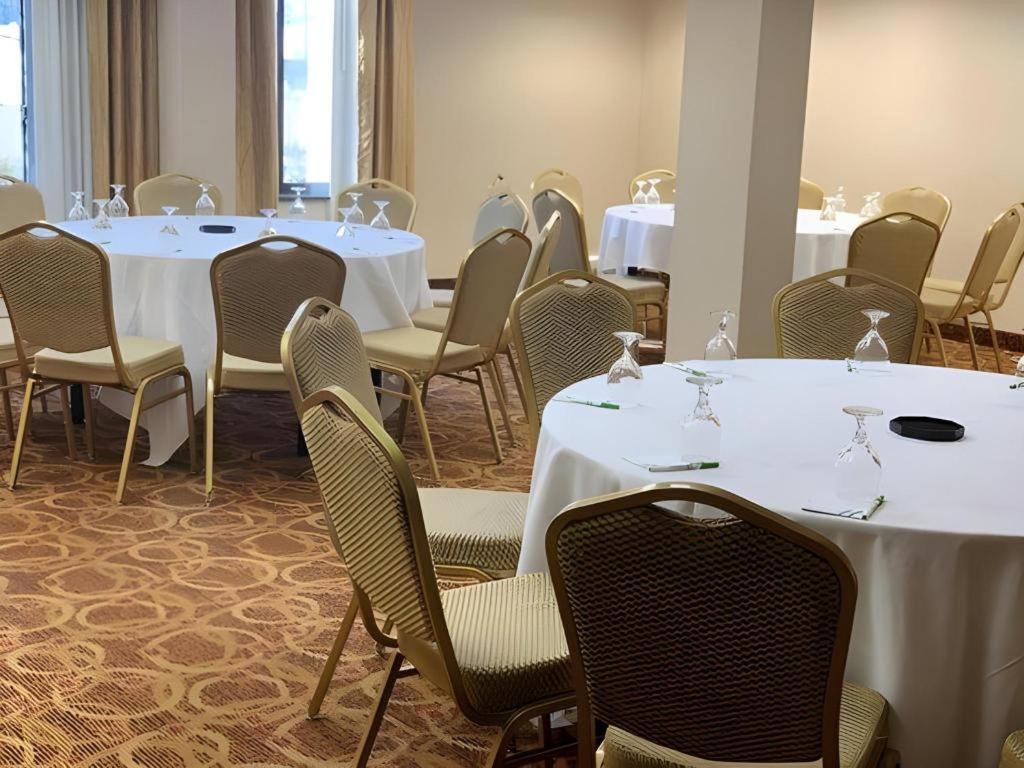 Clarion Hotel & Suites Conference Center Memphis Airport Buitenkant foto