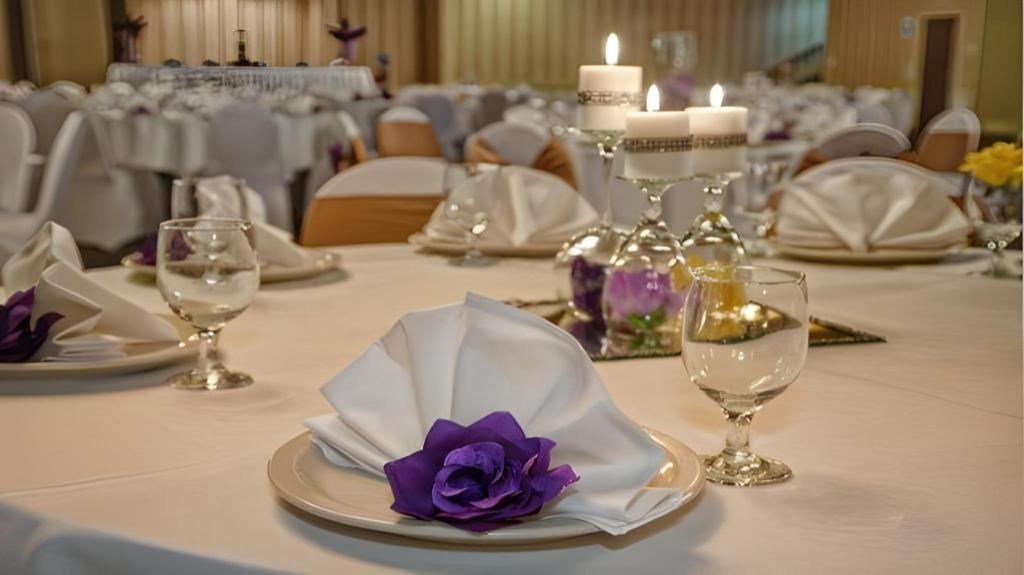Clarion Hotel & Suites Conference Center Memphis Airport Buitenkant foto