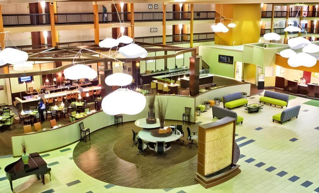 Clarion Hotel & Suites Conference Center Memphis Airport Buitenkant foto