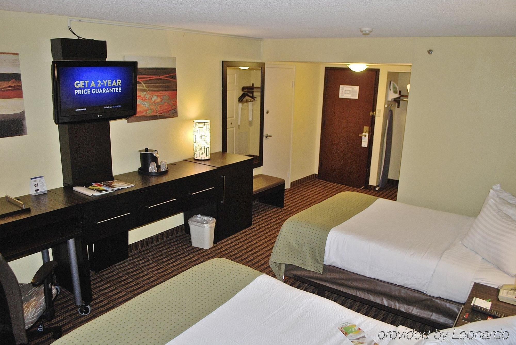 Clarion Hotel & Suites Conference Center Memphis Airport Buitenkant foto